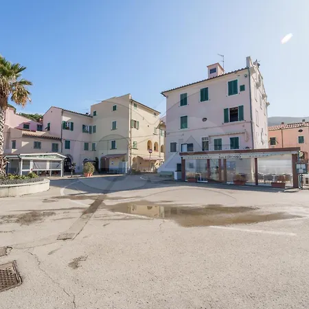 Casa Vittoria Sul Lungomare - Goelba דירה