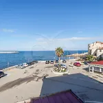 Casa Vittoria Sul Lungomare - Goelba アパート *